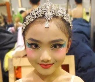 舞台妆容图片,光影交织下的妆容艺术