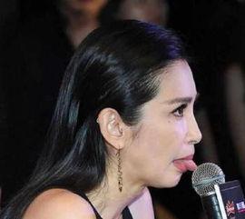 明星吐舌头的图片,明星们的可爱瞬间大揭秘